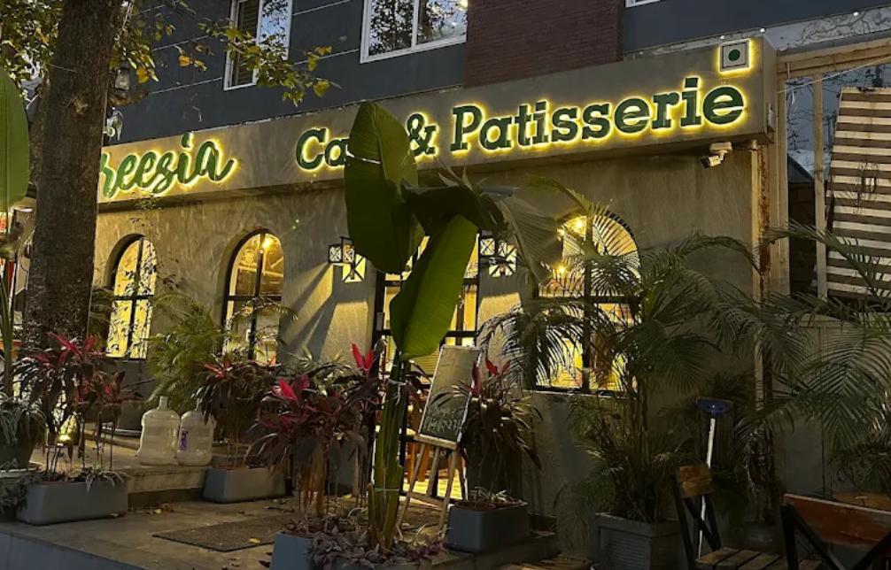 Freesia | Cafe & Patisserie